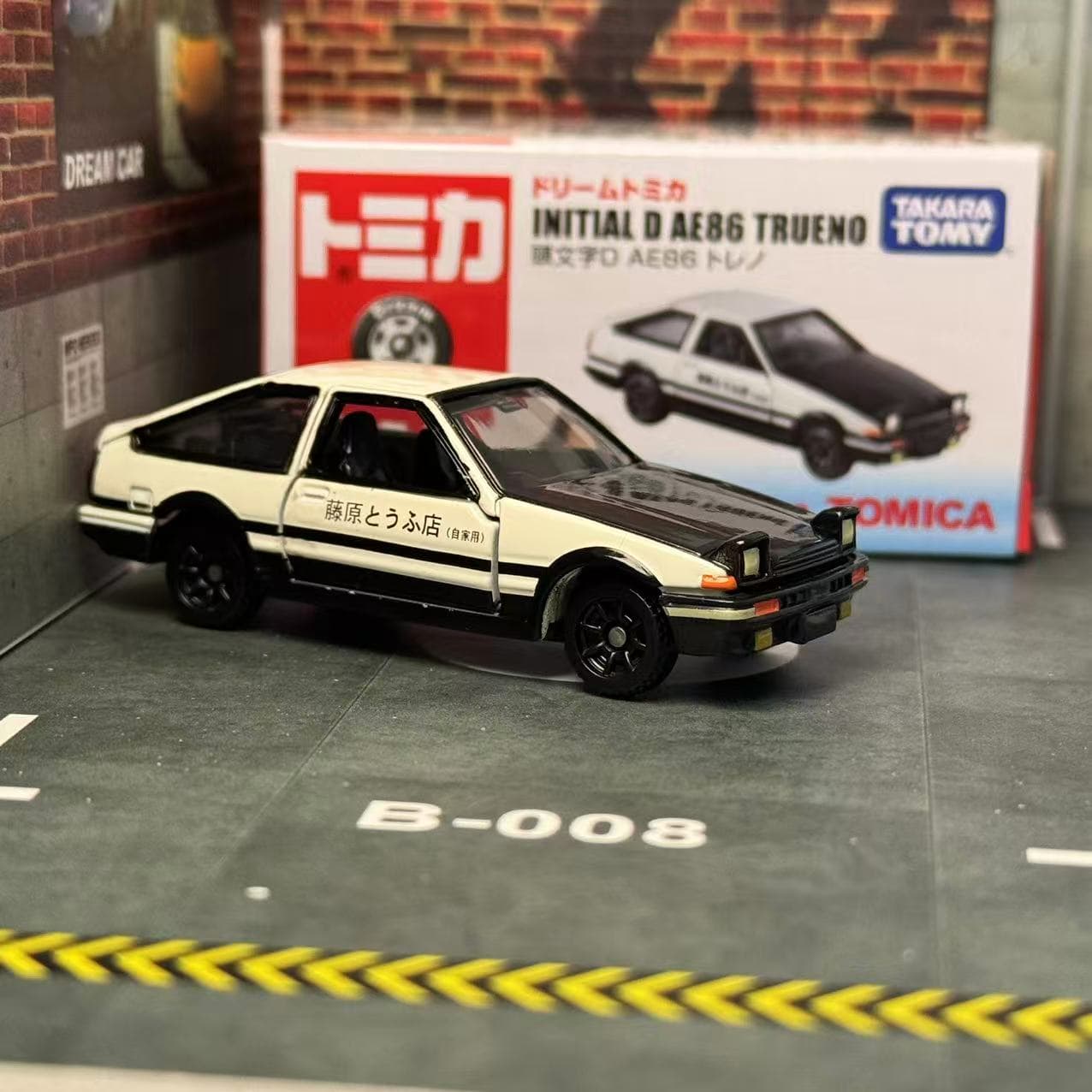 Dream Tomica NO. 145 Initial D - Model Kit Ae86 评论和价格