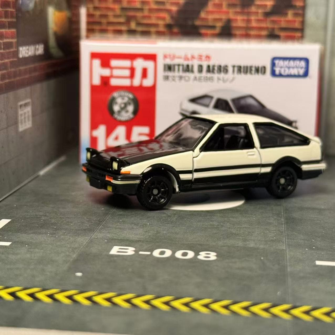 Dream Tomica NO. 145 Initial D - Model Kit Ae86 评论和价格